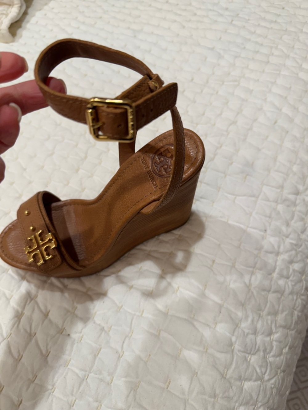 Tory Burch Brown Leather Wedge Sandals with Gold Hardware - Picture 7 of 9